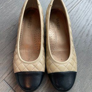 Van Eli quilted two tone cap toe ballet flat size 5.5